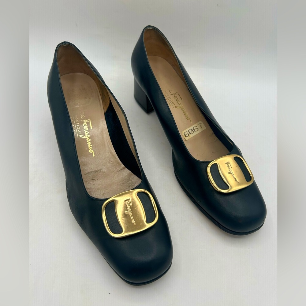 Vintage Salvatore Ferragamo Kitten Block Heel Black Leather Gold Accent Size 8.5 - Picture 4 of 14